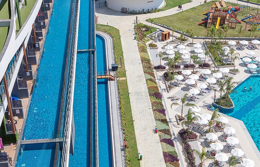 Swim up-basseng til Swim up-rom